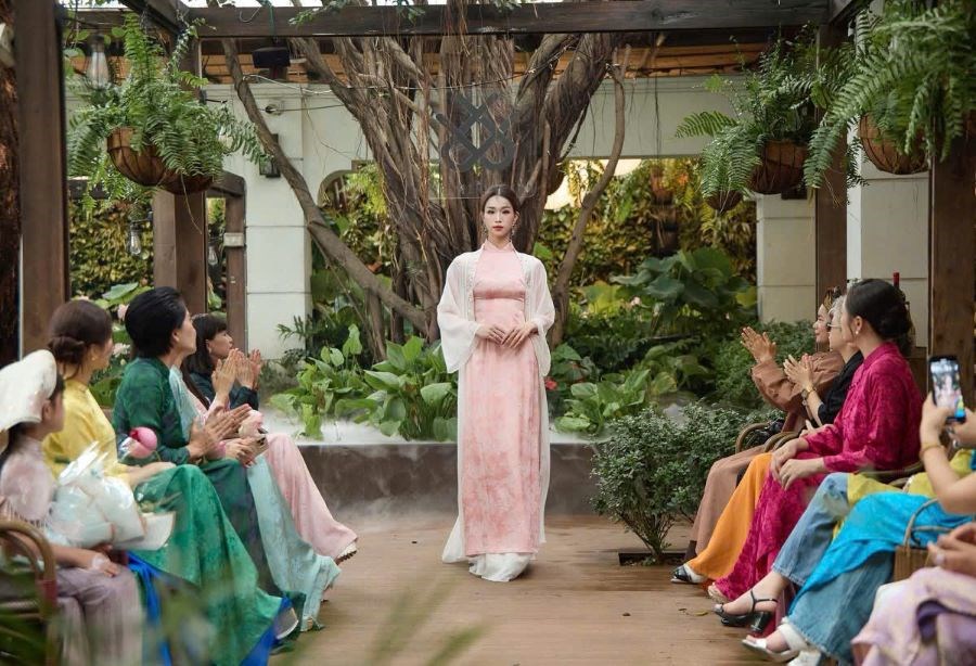 Nguyễn Cao Minh Anh làm “nàng thơ” trong show diễn của Cao Minh Tiến - ảnh 4