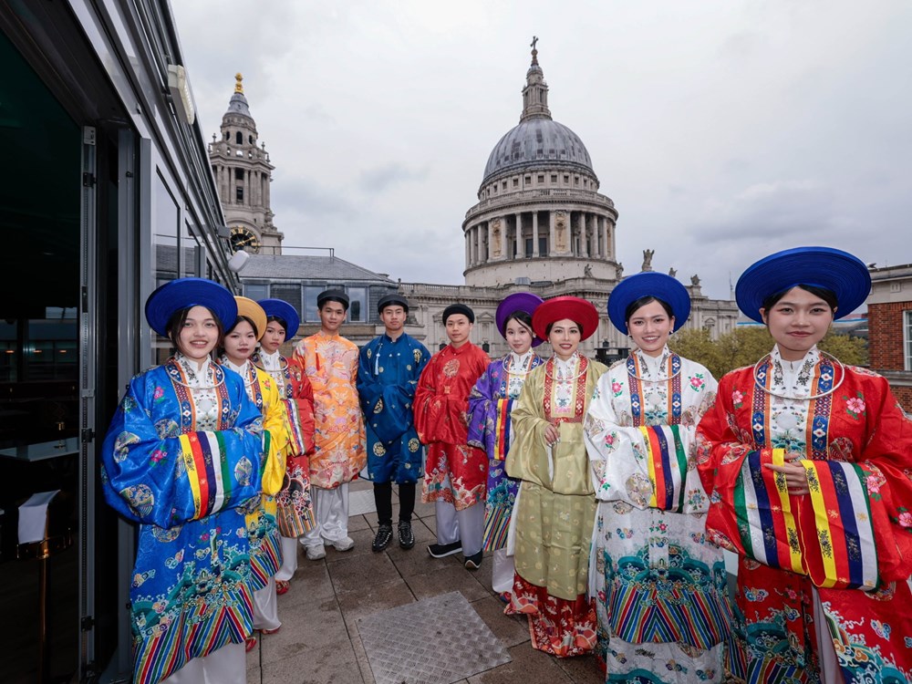 Lan tỏa Việt phục tại London - ảnh 2