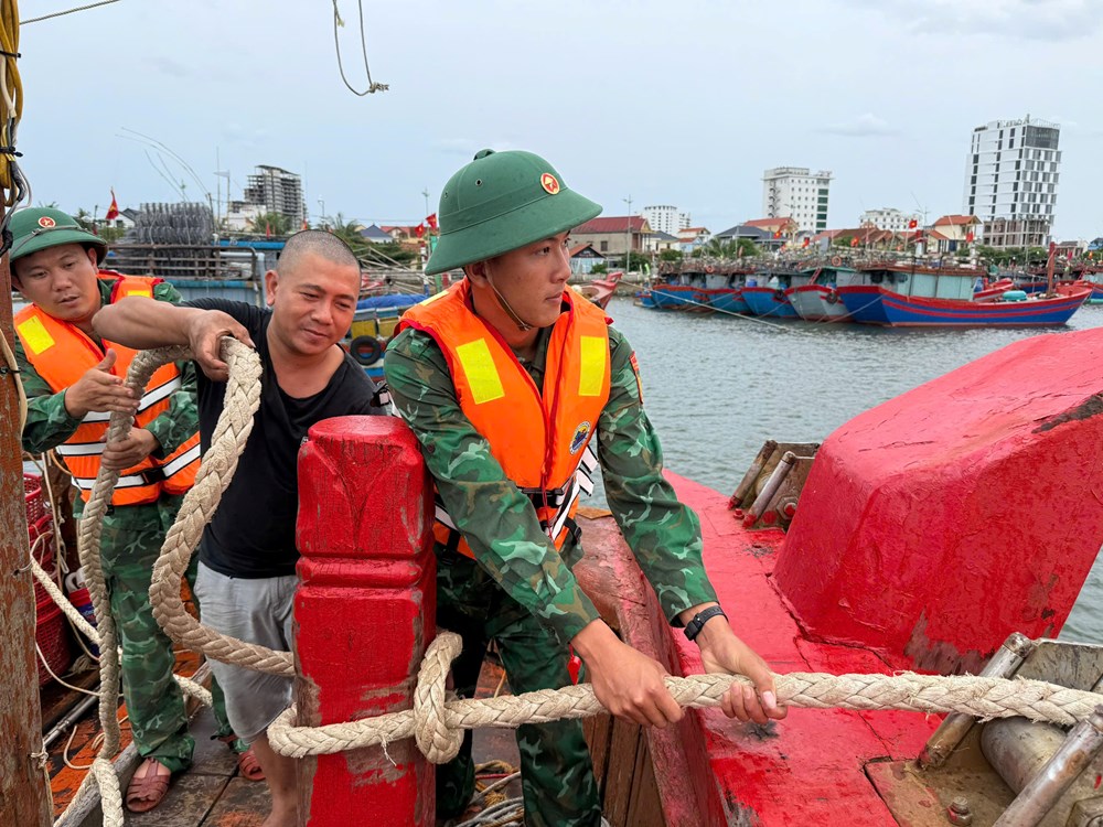 Còn 161 phương tiện với 697 lao động đang hoạt động trên biển - ảnh 3