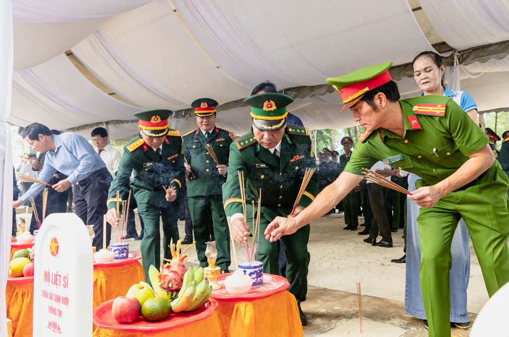 Xin nguyện mãi mãi không quên - ảnh 11
