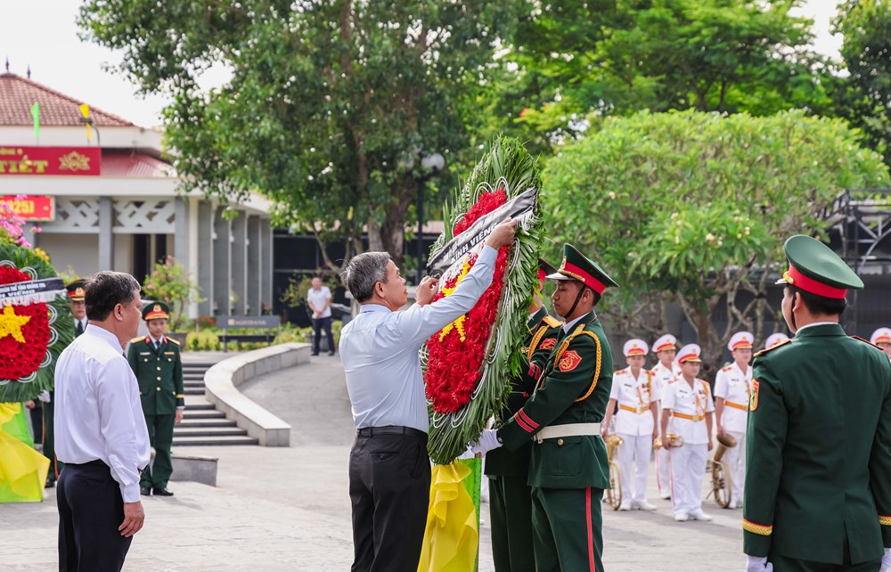 Xin nguyện mãi mãi không quên - ảnh 2