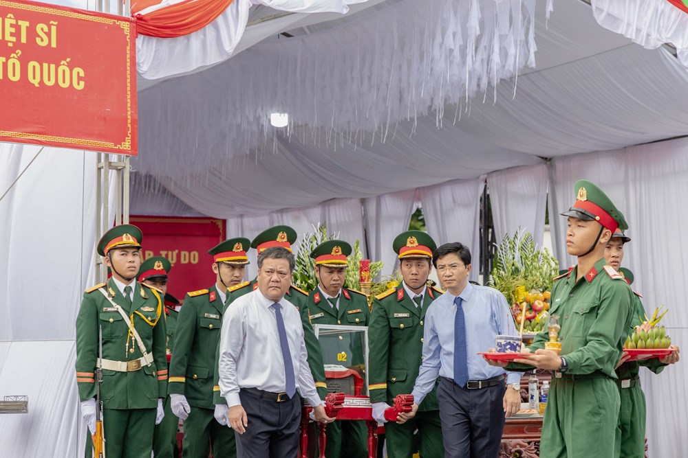 Xin nguyện mãi mãi không quên - ảnh 5