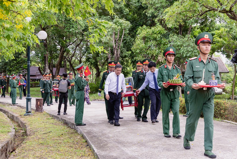 Xin nguyện mãi mãi không quên - ảnh 6