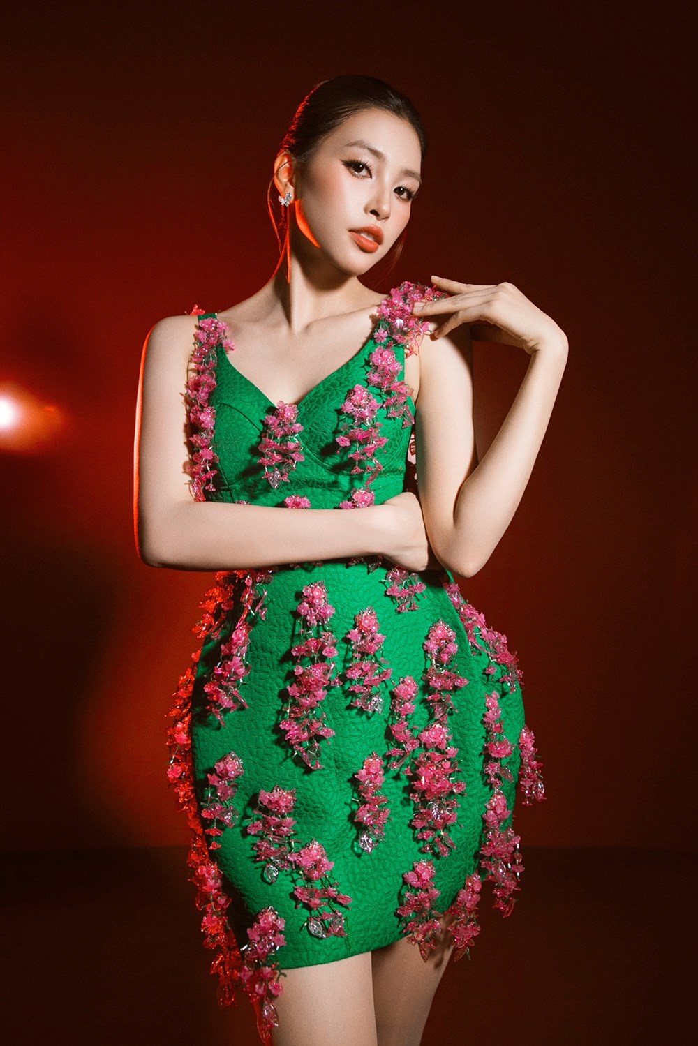 Hoa hậu Tiểu Vy làm vedette, gặp “sự cố” nhưng vẫn hoá nàng thơ bên sông Hàn - ảnh 2