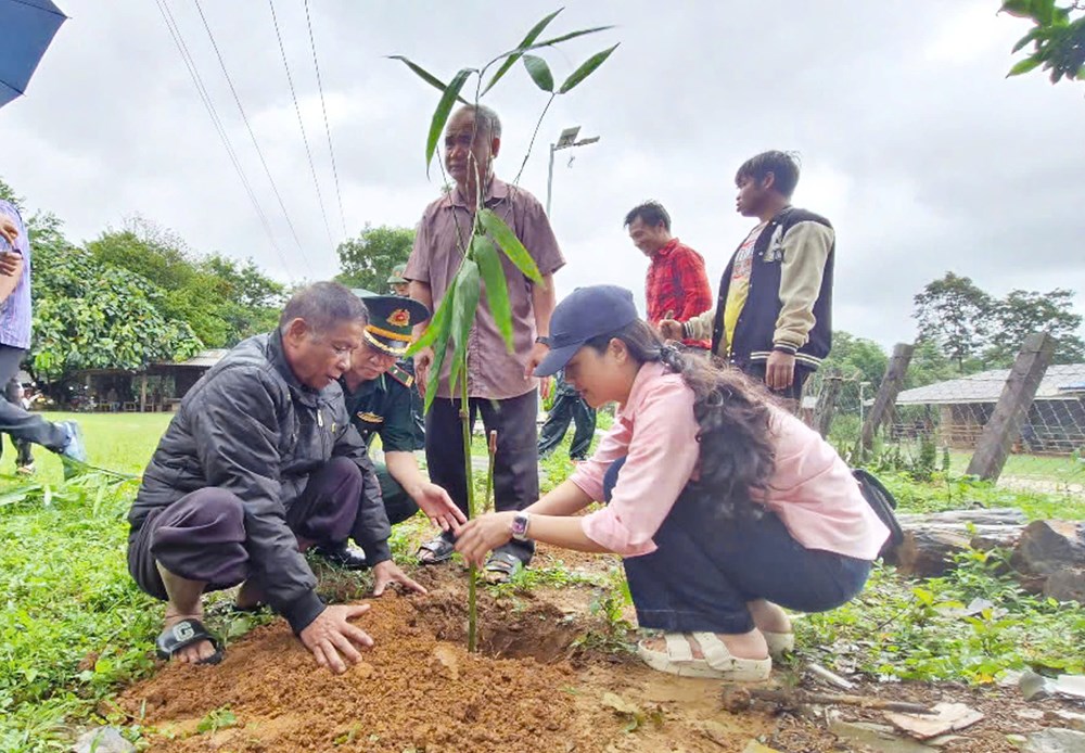 Chung tay vun đắp sinh kế cho người dân vùng biên giới - ảnh 3