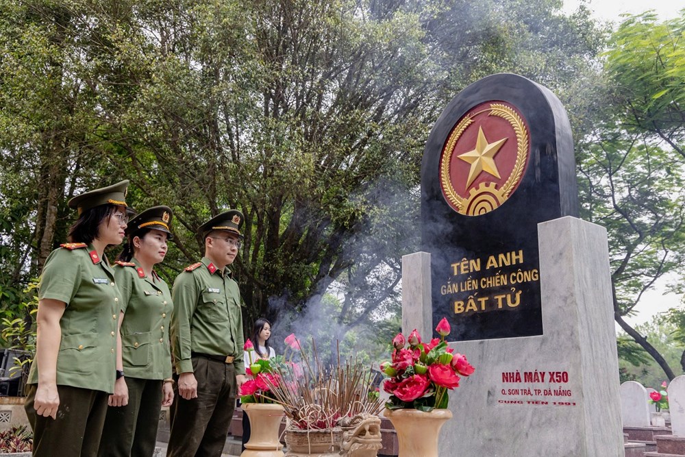Tên anh gắn liền với chiến công bất tử - ảnh 1
