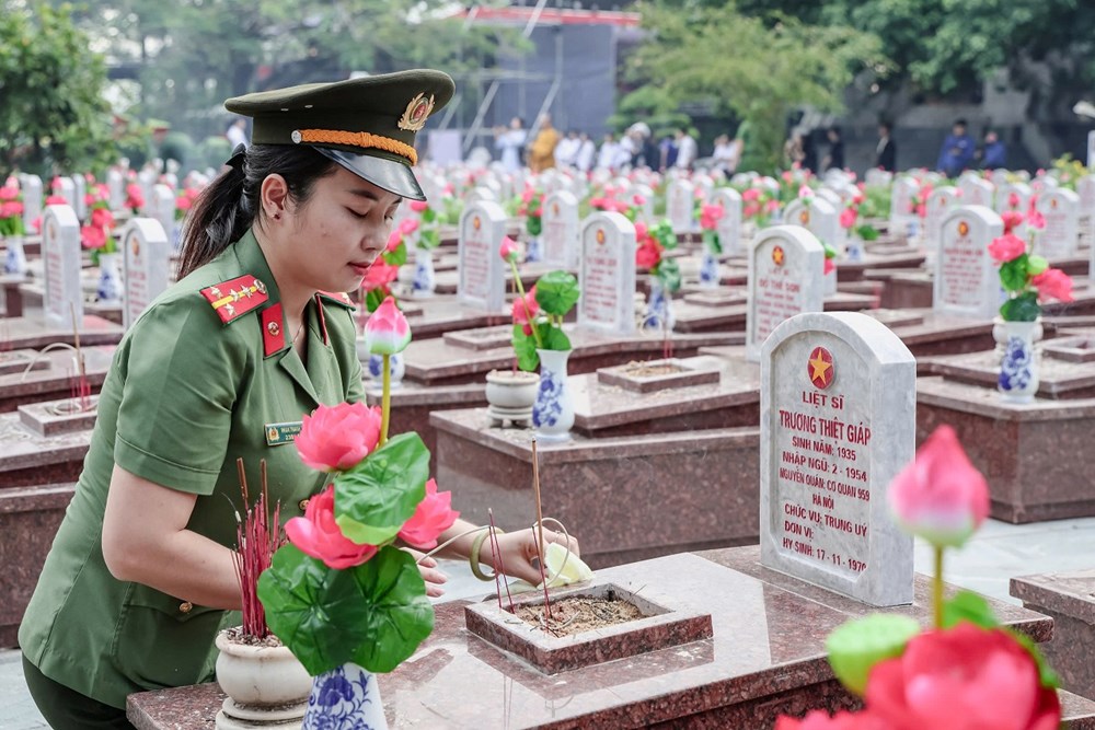 Tên anh gắn liền với chiến công bất tử - ảnh 2