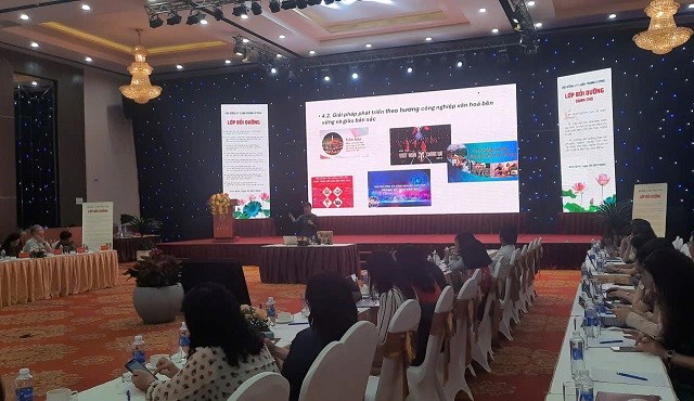 Âm nhạc thị trường khai thác chất liệu văn hoá truyền thống: Ghi nhận xen lẫn nỗi lo - ảnh 1