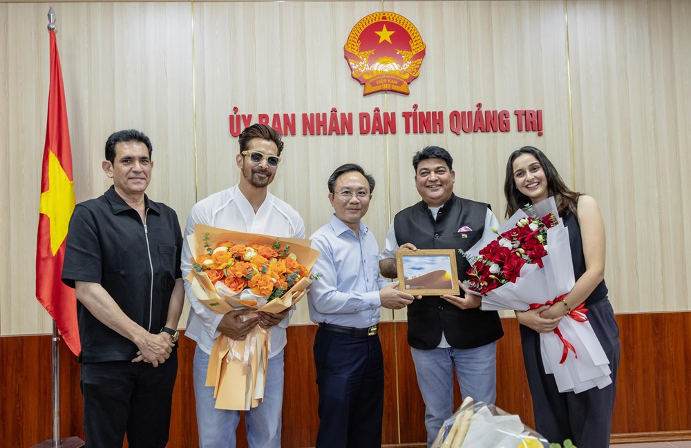 Lãnh đạo UBND tỉnh Quảng Trị tiếp xã giao đoàn làm phim Bollywood - ảnh 2
