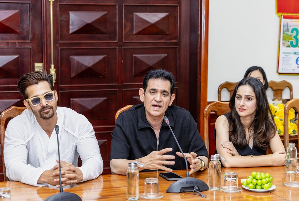 Lãnh đạo UBND tỉnh Quảng Trị tiếp xã giao đoàn làm phim Bollywood - ảnh 3
