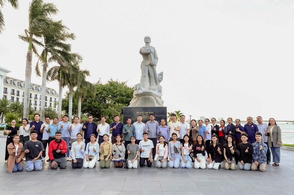 Giáo dục, văn hoá là cầu nối bền vững giữa tỉnh Quảng Trị với các tỉnh bạn Lào - ảnh 2