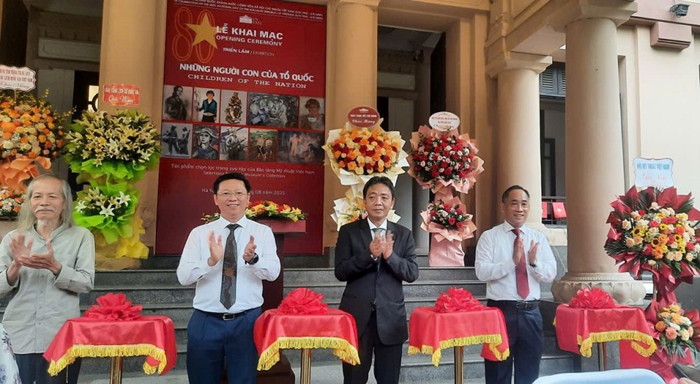 Khai mạc triển lãm chuyên đề “Những người con của Tổ quốc” - ảnh 1