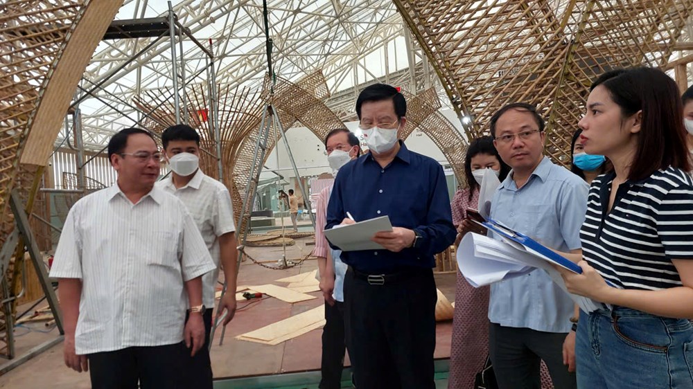 Phó Thủ tướng kiểm tra tiến độ thi công tại Triển lãm Thành tựu đất nước  - ảnh 5