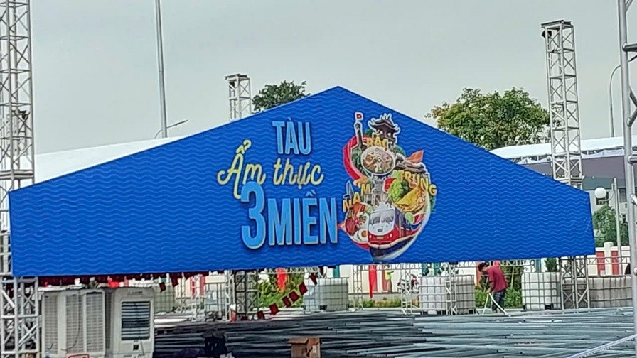Phó Thủ tướng kiểm tra tiến độ thi công tại Triển lãm Thành tựu đất nước  - ảnh 16