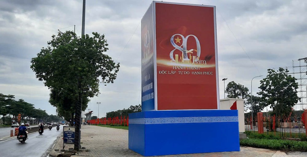 Nhiều tuyến đường dẫn vào Triển lãm Thành tựu đất nước rực rỡ cờ hoa, pano  - ảnh 5
