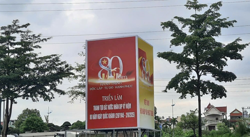 Nhiều tuyến đường dẫn vào Triển lãm Thành tựu đất nước rực rỡ cờ hoa, pano  - ảnh 7