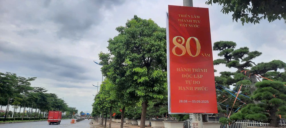 Nhiều tuyến đường dẫn vào Triển lãm Thành tựu đất nước rực rỡ cờ hoa, pano  - ảnh 3