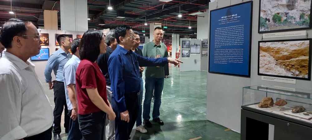 Phó Thủ tướng Mai Văn Chính kiểm tra các hạng mục tại Triển lãm Thành tựu đất nước - ảnh 14