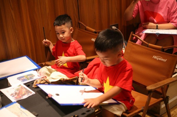Gen Z Hà Thành và “cơn sốt” workshop nghệ thuật chào mừng Quốc khánh - ảnh 1