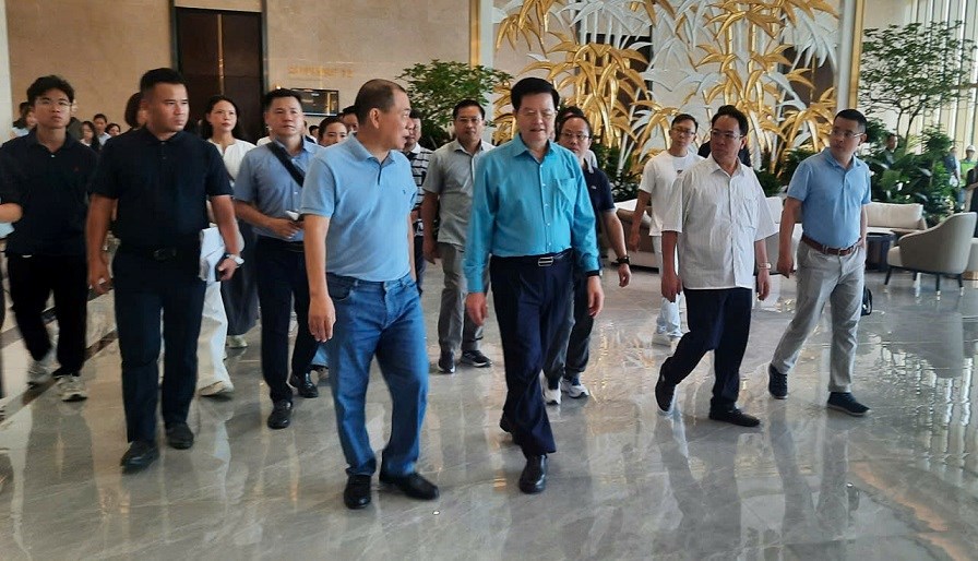  Kiểm tra công tác hoàn thiện các gian hàng, chuẩn bị cho ngày Khai mạc Triển lãm Thành tựu đất nước - ảnh 10