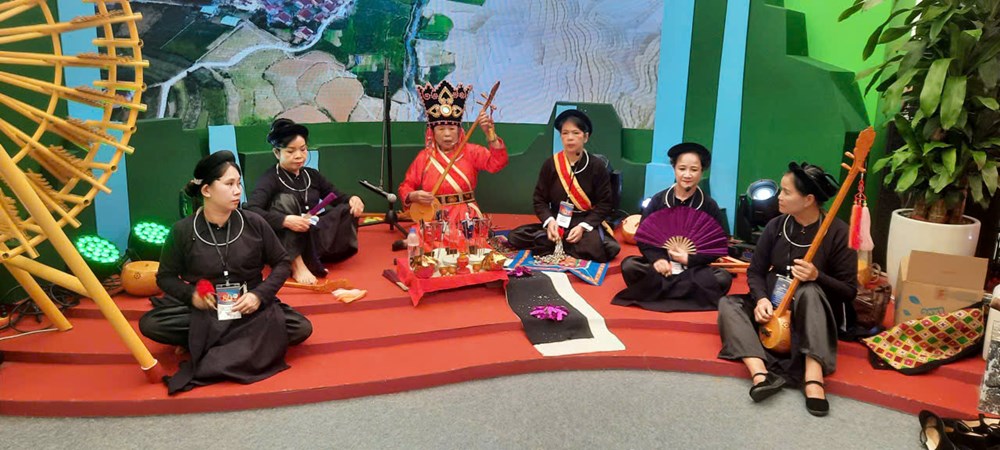 Đậm màu sắc văn hoá dân tộc các tỉnh, thành tại không gian Triển lãm Thành tựu đất nước - ảnh 10