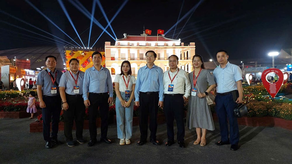  Phó Thủ tướng Mai Văn Chính thị sát các gian hàng tại Triển lãm Thành tựu đất nước - ảnh 12