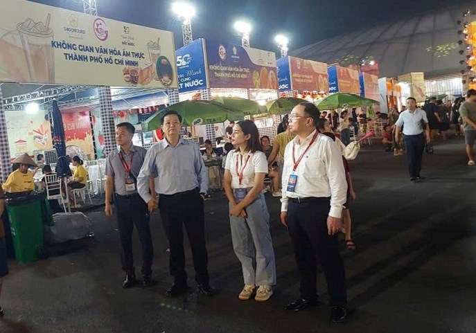  Phó Thủ tướng Mai Văn Chính thị sát các gian hàng tại Triển lãm Thành tựu đất nước - ảnh 11