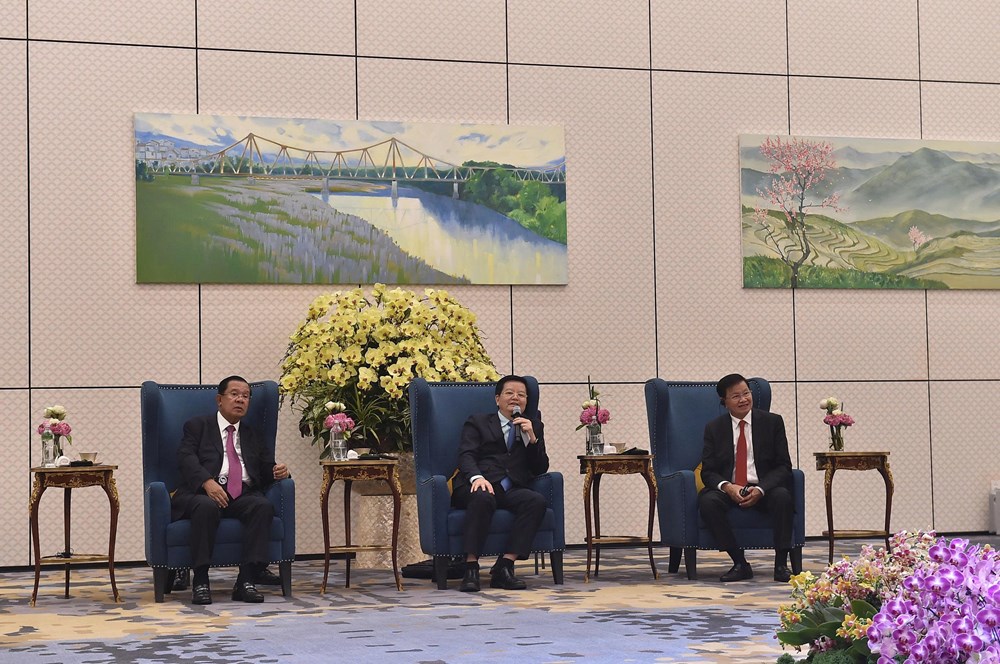 Phó Thủ tướng Mai Văn Chính đón đoàn lãnh đạo cấp cao Đảng, Nhà nước Lào và Campuchia thăm Triển lãm Thành tựu đất nước - ảnh 2