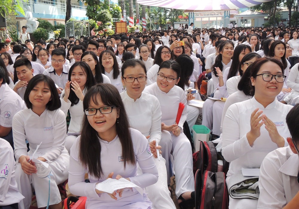 Học sinh được miễn học phí, nhưng cần phải đóng những khoản này - ảnh 1
