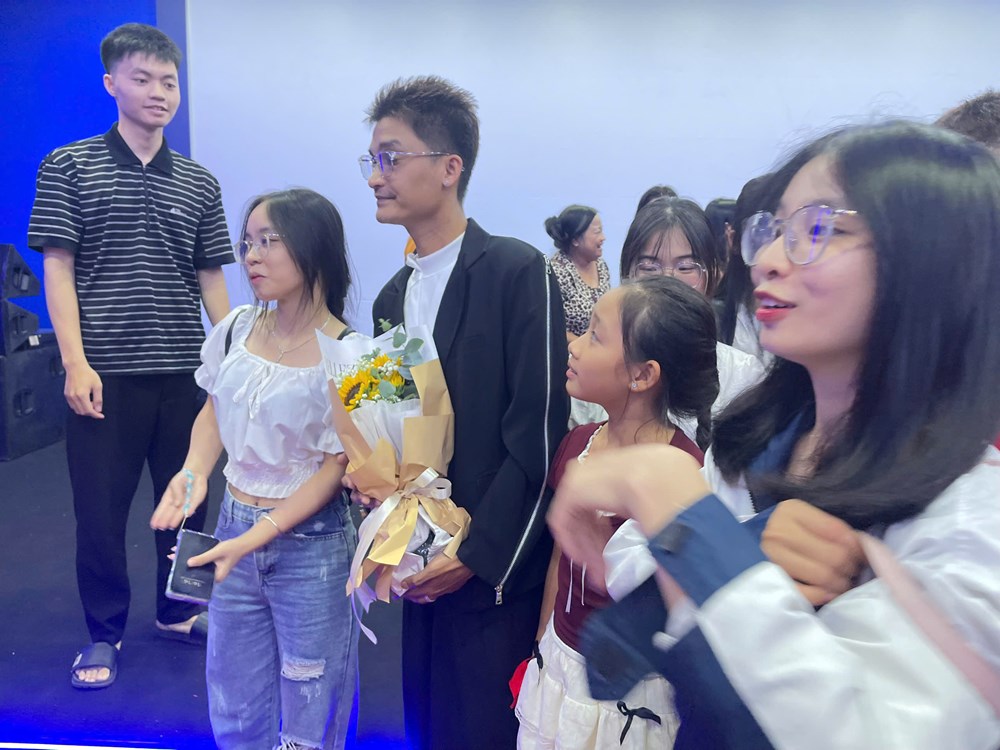 Khán giả cười nghiêng ngả khi được gặp “siêu lầy” Mạc Văn Khoa - ảnh 5
