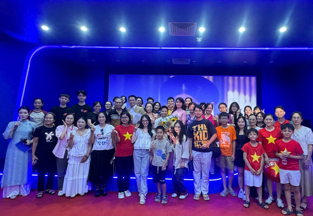 Nhiều khán giả không cầm được nước mắt khi xem phim về thời thơ ấu của Bác Hồ - ảnh 5