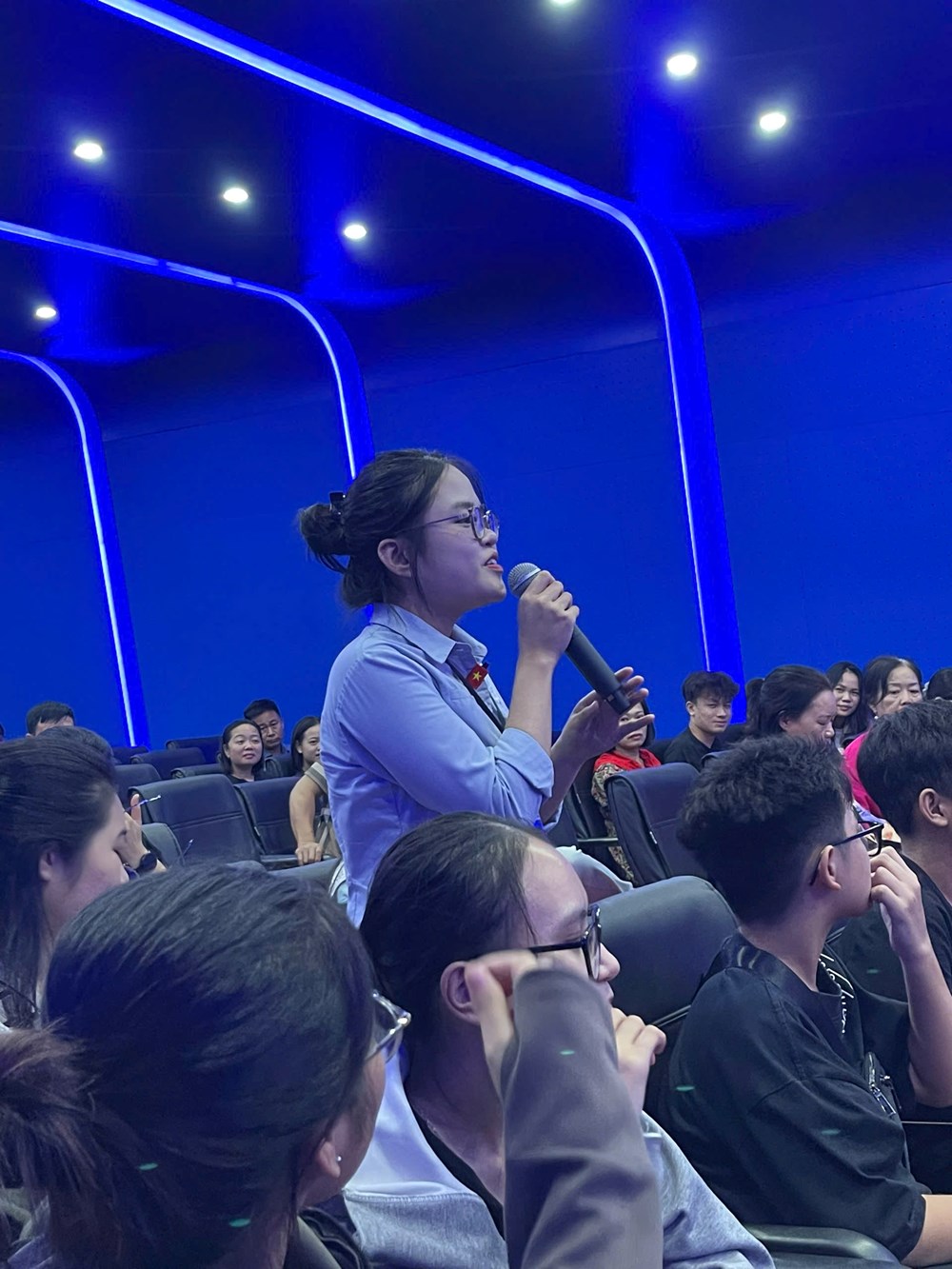 Nhiều khán giả không cầm được nước mắt khi xem phim về thời thơ ấu của Bác Hồ - ảnh 6