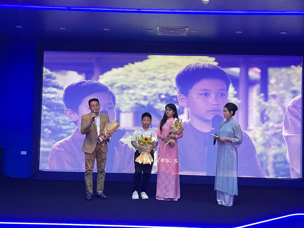 Nhiều khán giả không cầm được nước mắt khi xem phim về thời thơ ấu của Bác Hồ - ảnh 3