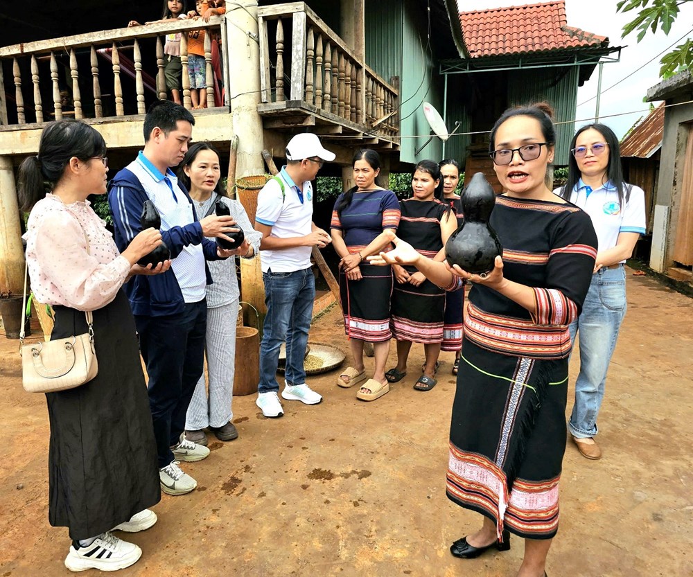 Đánh thức nghề xưa từ mái ấm hôm nay - ảnh 1