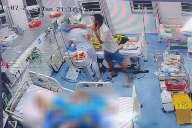 Người nhà bệnh nhân hành hung nữ điều dưỡng có thể bị xử lý ra sao? - ảnh 1