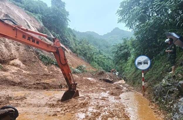 Nguy cơ tai nạn giao thông tại các tỉnh miền núi tăng cao sau mưa lũ - ảnh 1