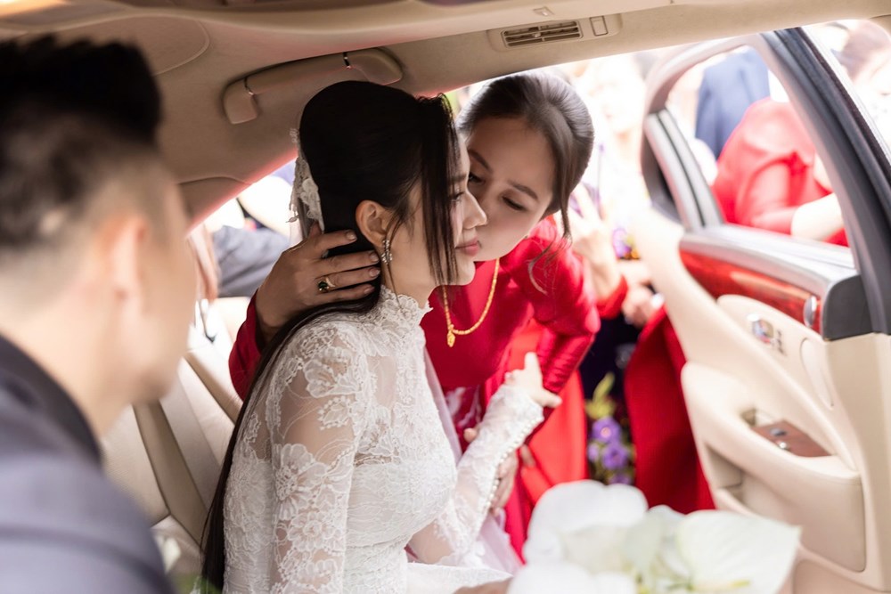 Hoa hậu Đỗ Thị Hà hạnh phúc trong ngày lên xe hoa cùng chồng doanh nhân - ảnh 5