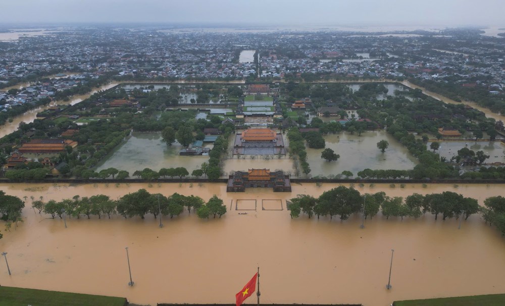 Huế chìm trong mưa lũ lịch sử - ảnh 1