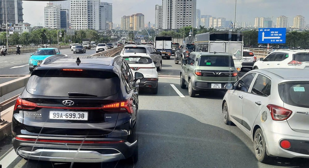 Tài xế ở Mỹ và châu Âu được quy định thời gian lái xe như thế nào? - ảnh 1