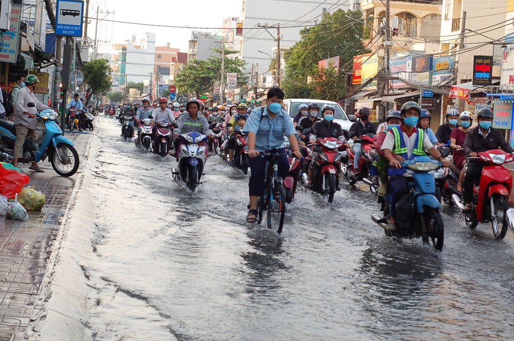 TP.HCM xây dựng “đô thị bọt biển” với giải pháp “sống chung với ngập“ - ảnh 1