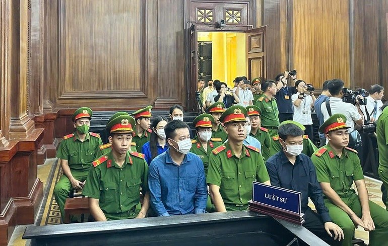 Thùy Tiên, Quang Linh Vlogs, Hằng Du Mục bị toà xử phạt 2 năm tù, bài học đắt giá để thức tỉnh - ảnh 1