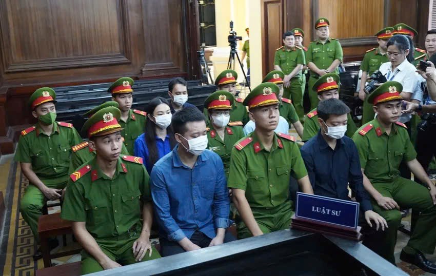 Thùy Tiên, Quang Linh, Hằng Du Mục bước vào phiên tòa sơ thẩm - ảnh 1