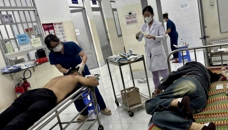 Hiện trường vụ lật xe chở công nhân ở Tây Ninh khiến nhiều người bị thương - ảnh 7