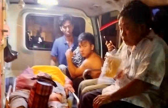 Hiện trường vụ lật xe chở công nhân ở Tây Ninh khiến nhiều người bị thương - ảnh 6