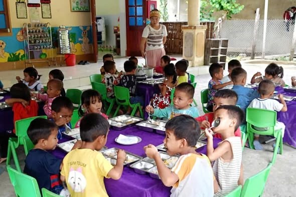 Nhiều trường học “mòn mỏi” chờ kinh phí từ dự án “Nuôi em“ - ảnh 1