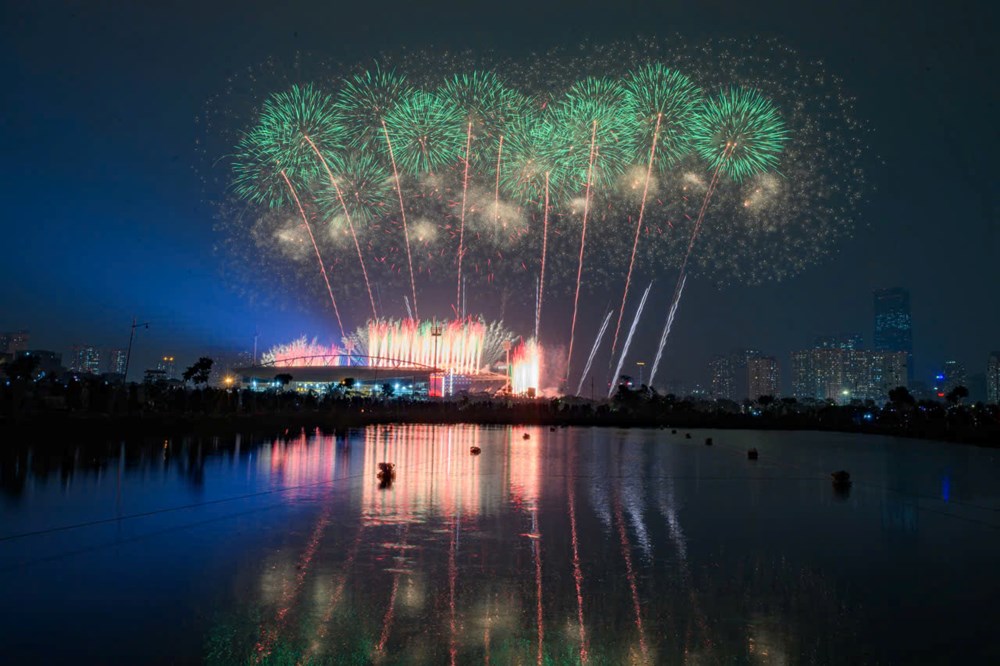 Từ Phú Quốc, Đà Nẵng, Sun Group mang cả bầu trời pháo hoa đỉnh cao ra Thủ đô - ảnh 2