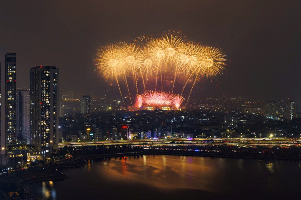 Từ Phú Quốc, Đà Nẵng, Sun Group mang cả bầu trời pháo hoa đỉnh cao ra Thủ đô - ảnh 12
