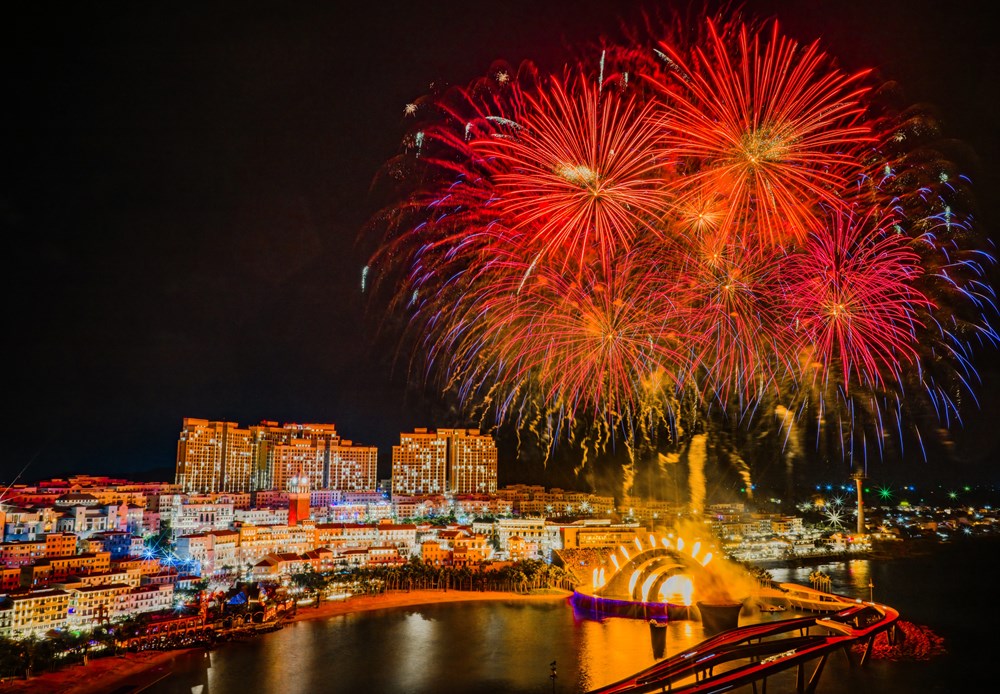 Nam đảo Phú Quốc rợp cờ hoa, bừng pháo hoa mừng Tết Nguyên đán - ảnh 8