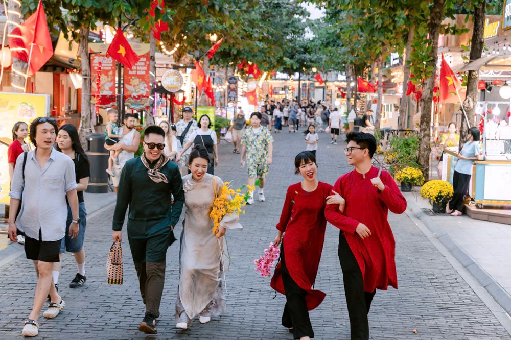 Nam đảo Phú Quốc rợp cờ hoa, bừng pháo hoa mừng Tết Nguyên đán - ảnh 1