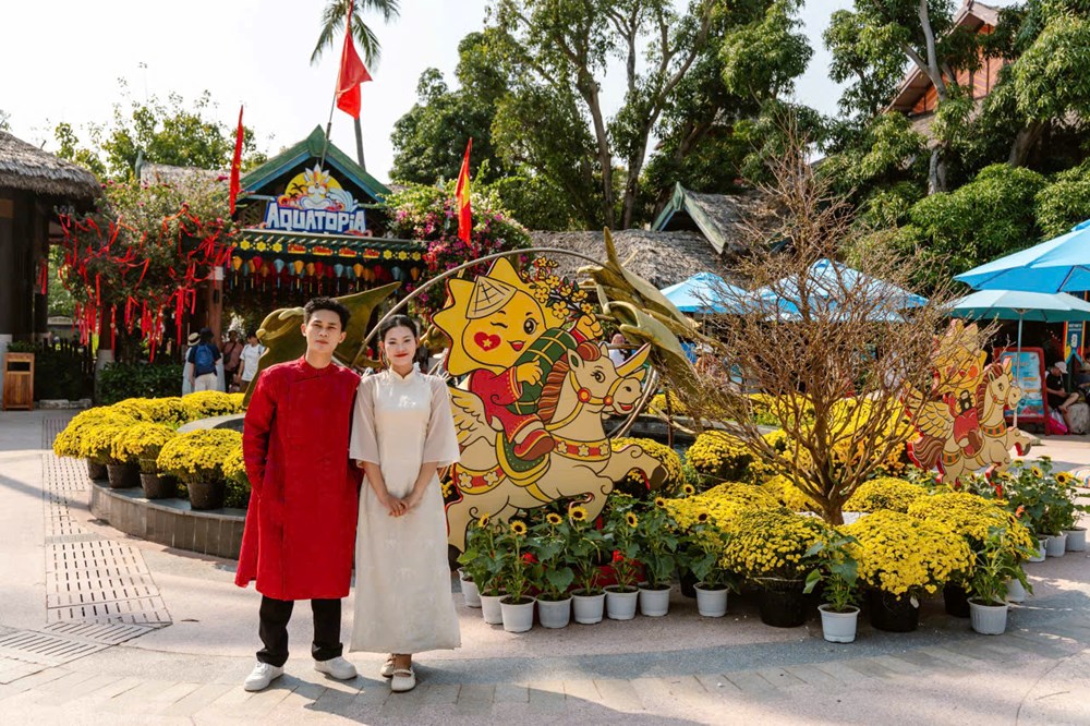 Nam đảo Phú Quốc rợp cờ hoa, bừng pháo hoa mừng Tết Nguyên đán - ảnh 3